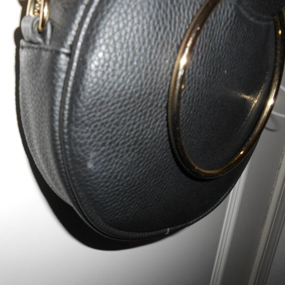 MARC NEW YORK ROUND CROSSBODY/SHOULDER BAG BLK & GOLD TONE HARDWARE FAUX LEATHER - Picture 7 of 16
